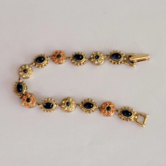 Vintage Signed ART Cabochon Faux Pearl and Coral Bead Bracelet - Picture 5 of 10